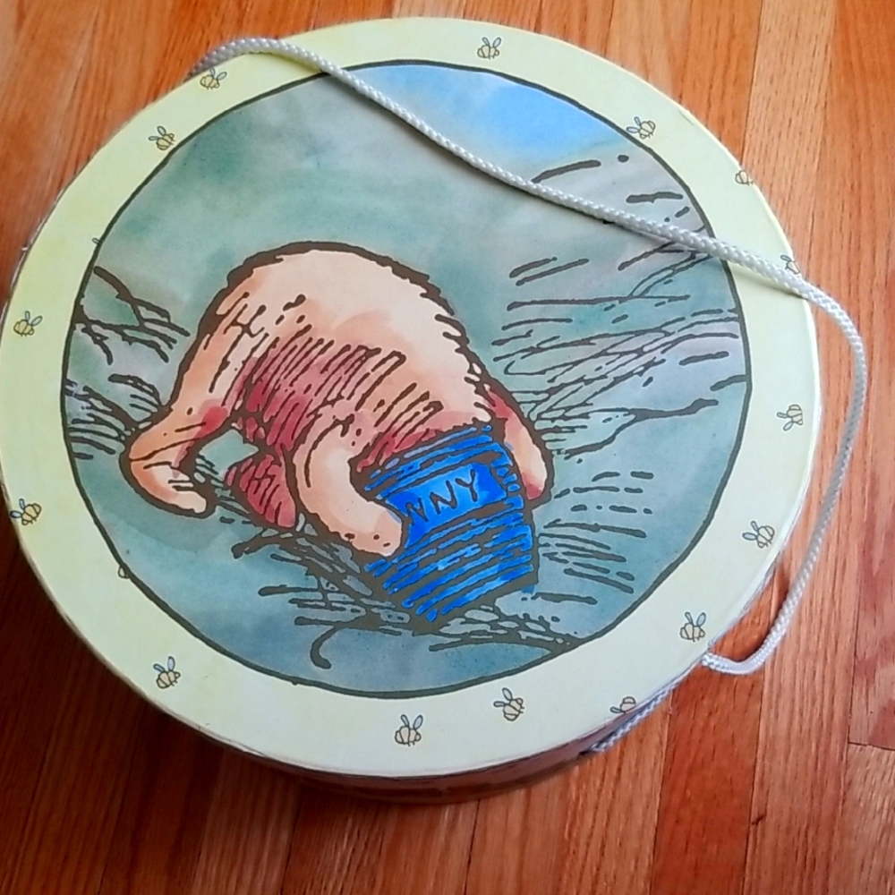 Round Winnie the Pooh hat box